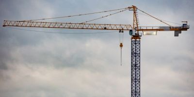 Installation d’une grue sur le chantier du Casino et fermeture temporaire du Quai Carnot