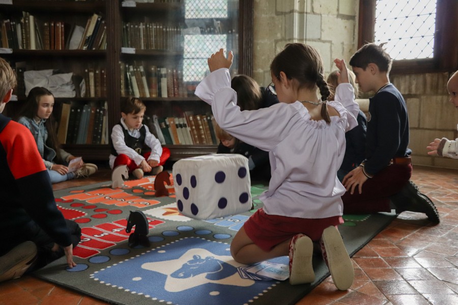 Au Château, les enfants sont Rois : Le jeu des petits cavaliers !